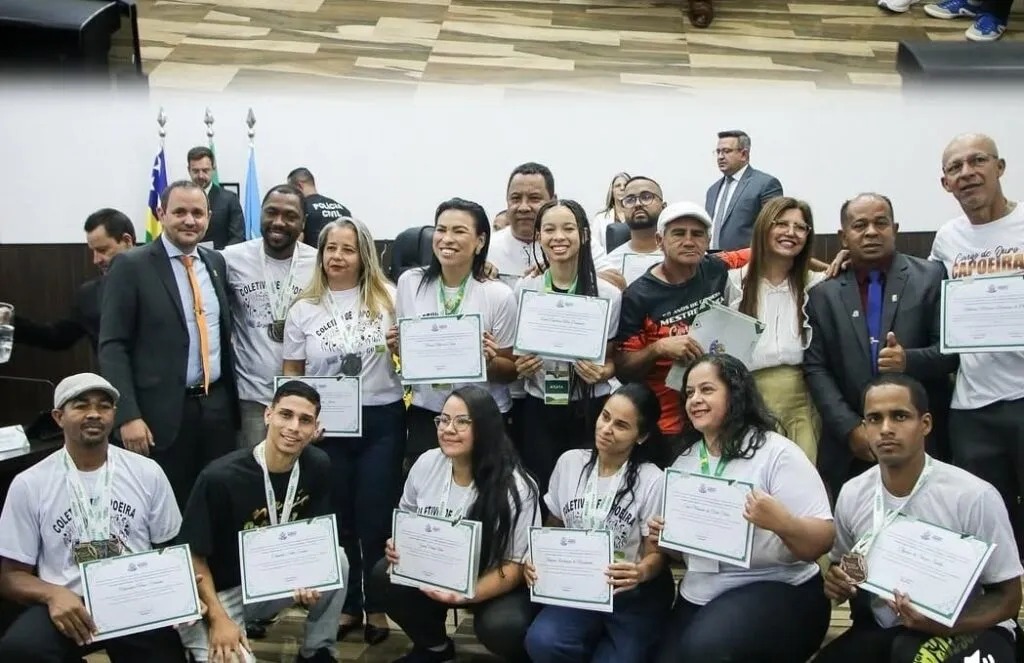 No momento, você está visualizando Luziânia homenageia capoeiristas do Entorno por vitórias em estadual