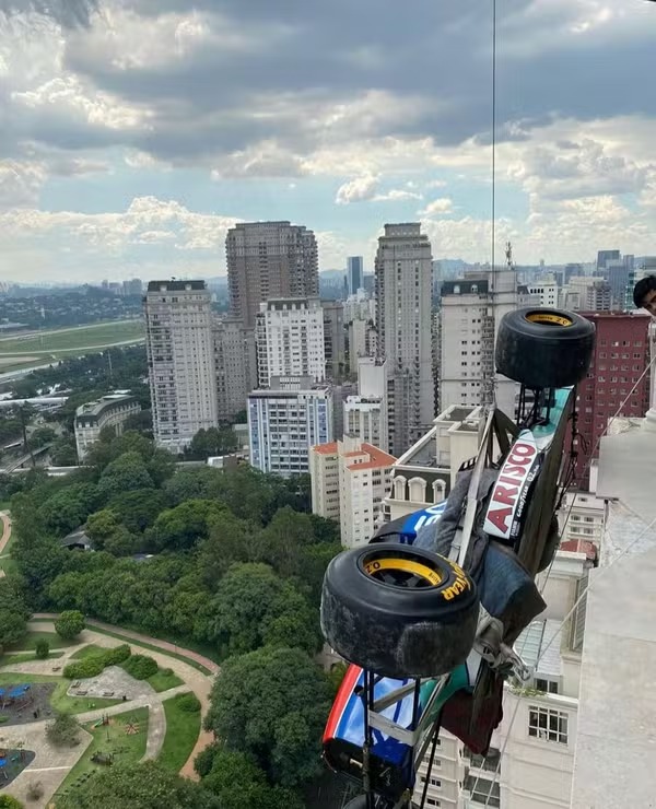 Leia mais sobre o artigo Empresa de içamento detalha bastidores de serviço que viralizou em SP