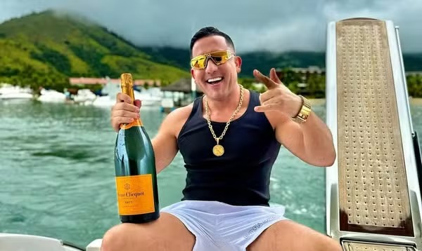 Leia mais sobre o artigo Ex-PM Kel Ferreti é preso por liderar esquema milionário de apostas online fraudulentas