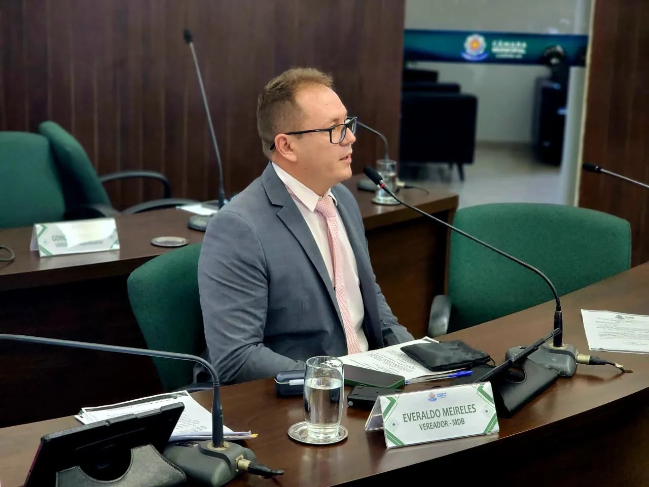 No momento, você está visualizando Everaldo Meireles cobra trator prometido por Cristóvão Tormin ao povoado de Samambaia