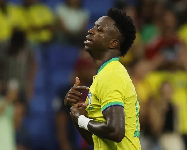 Leia mais sobre o artigo Incêndio destrói sauna na casa de Vini Jr. em Madri