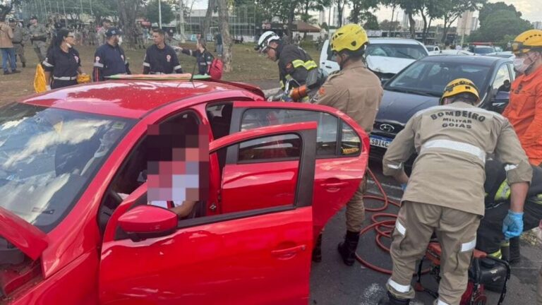 Leia mais sobre o artigo 📍 Caminhonete em alta velocidade provoca colisão com seis veículos em Goiânia; uma pessoa morreu