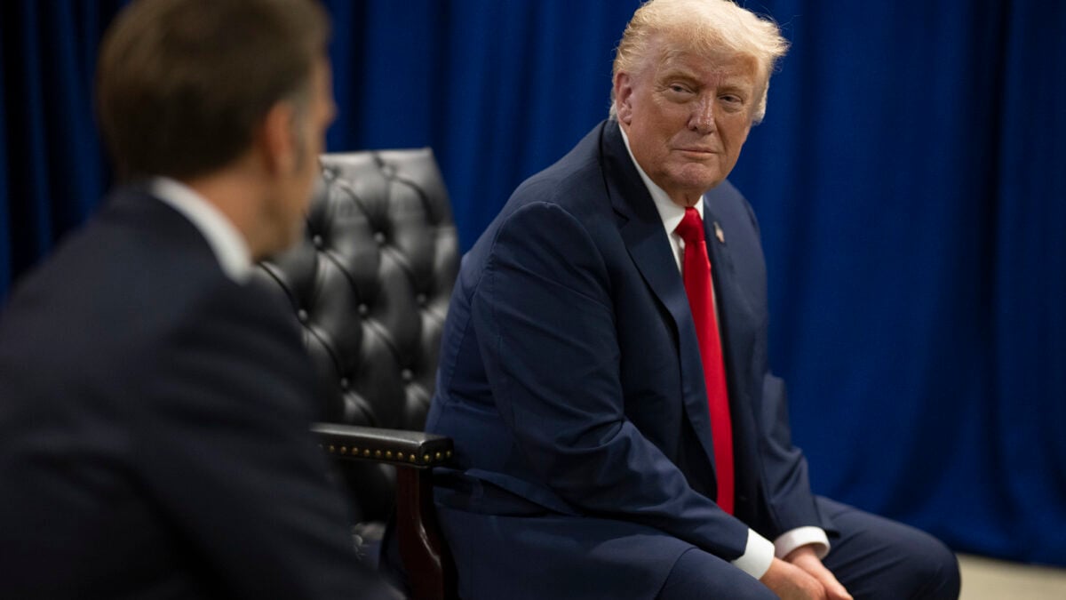 No momento, você está visualizando Trump anuncia tarifa extra de 100% sobre importações da China