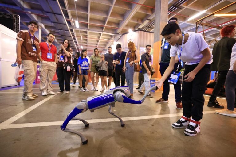 Leia mais sobre o artigo Campus Party Goiás 2025 espera 100 mil visitantes com foco em inteligência artificial