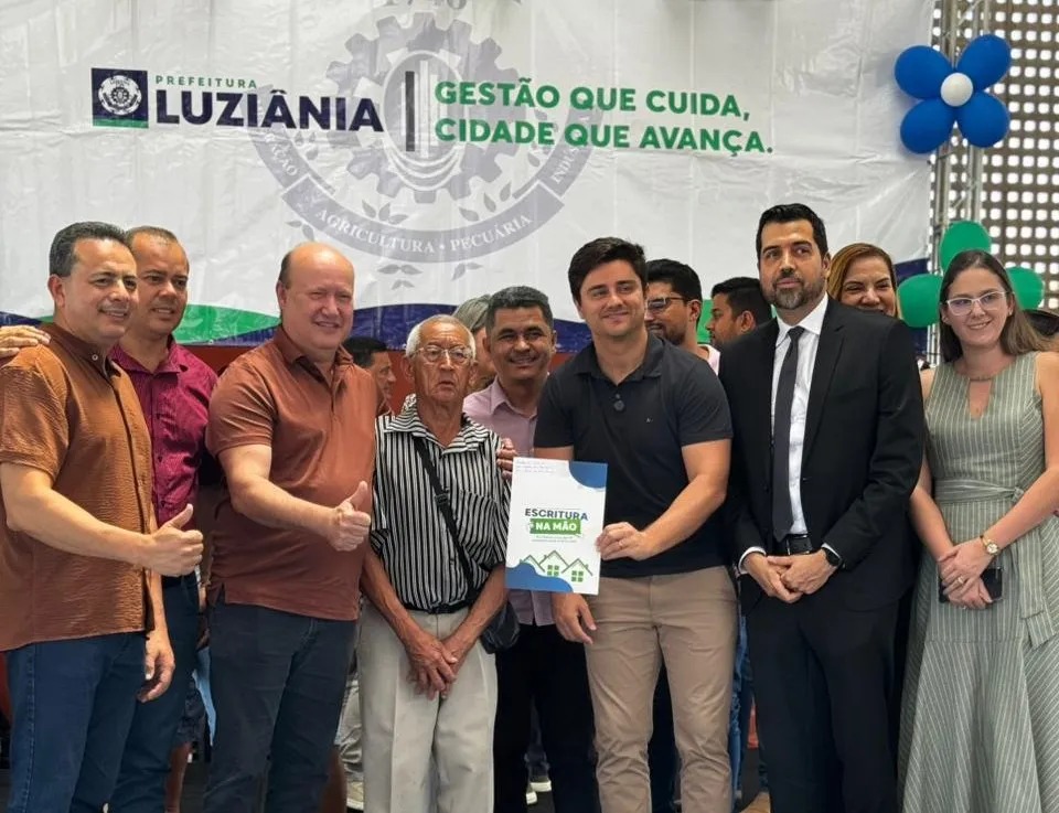 No momento, você está visualizando Prefeito Sorgatto entrega escrituras a 450 famílias em Luziânia