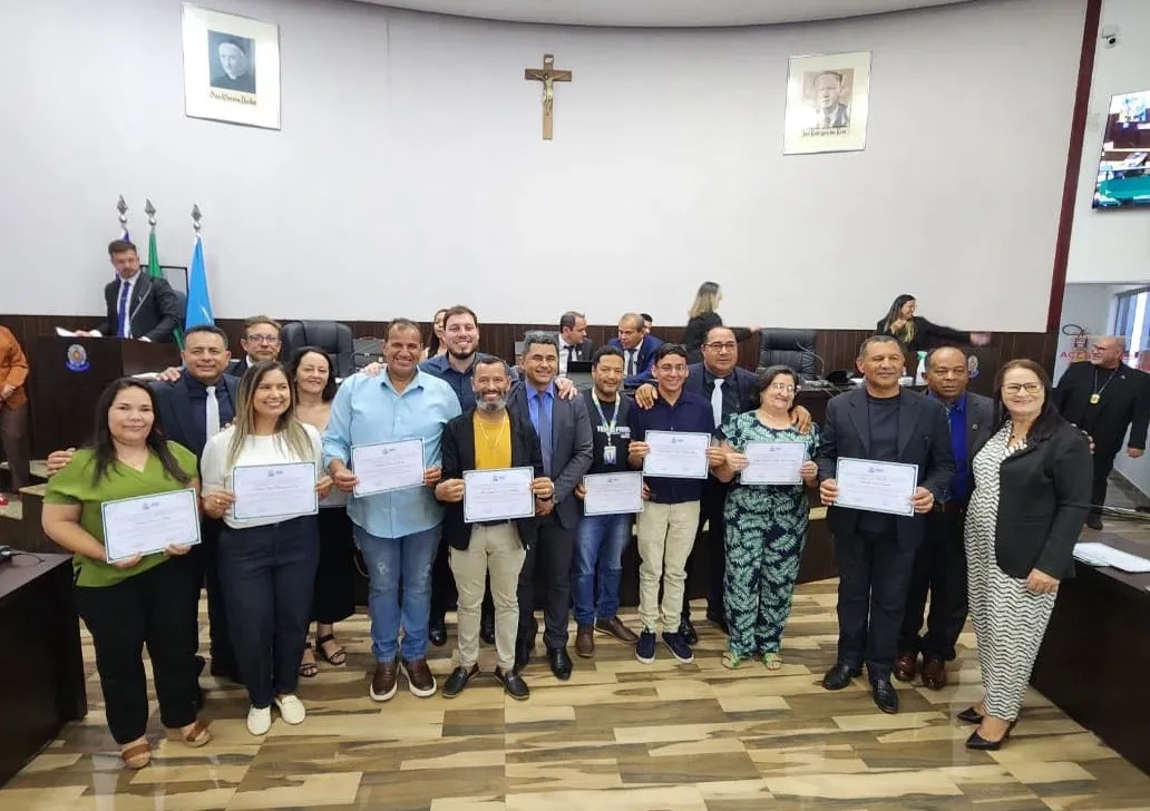 No momento, você está visualizando Vereador Dioscler entrega Moção de Aplausos a conselheiros tutelares de Jardim Ingá e Luziânia