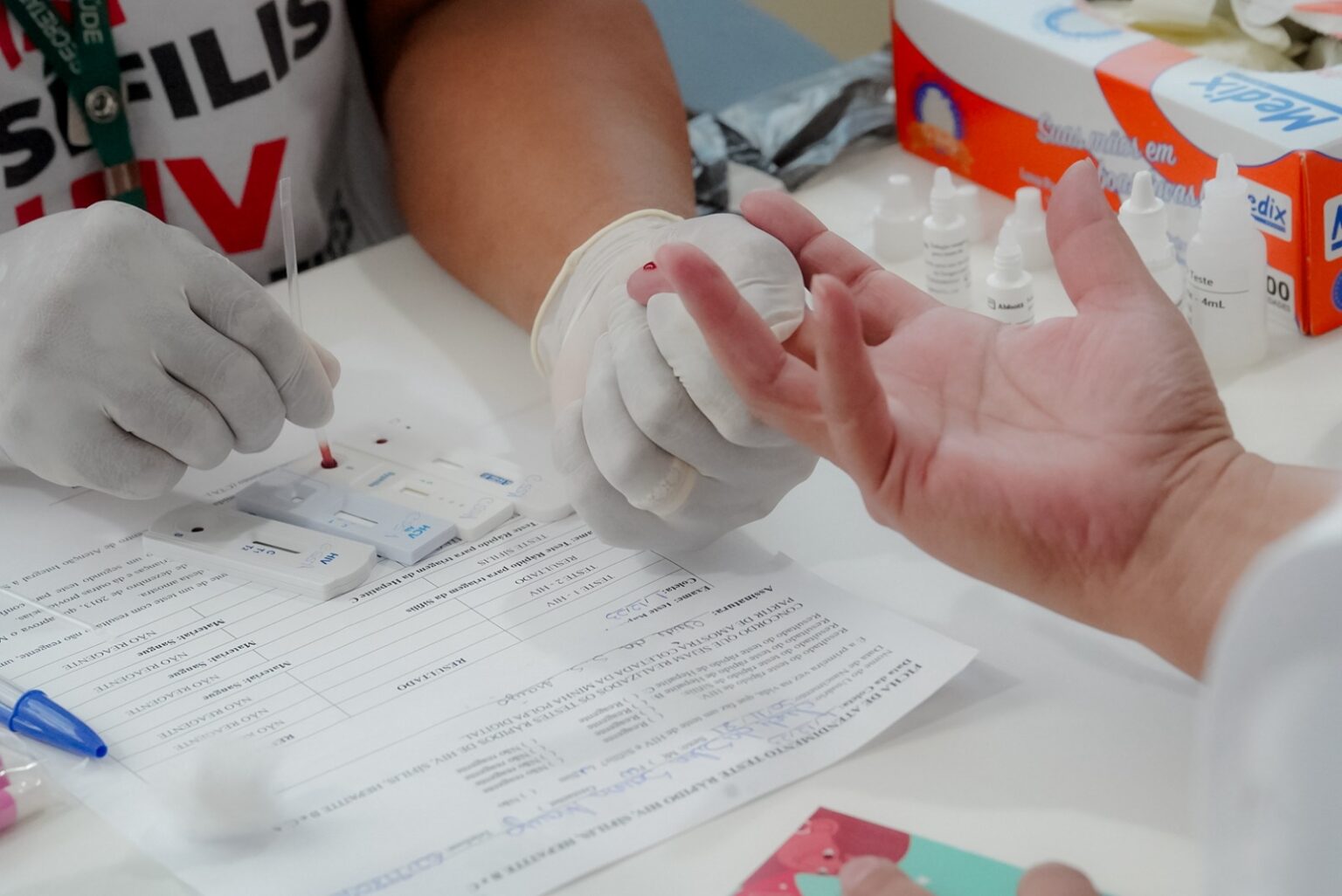 No momento, você está visualizando Goiás amplia testagem, prevenção e tratamento contra Aids no Dezembro Vermelho