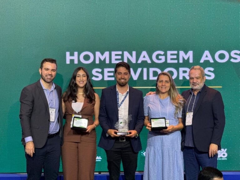 Leia mais sobre o artigo Valparaíso recebe Selo Prata em compliance e fica em 2º lugar entre grandes cidades de Goiás