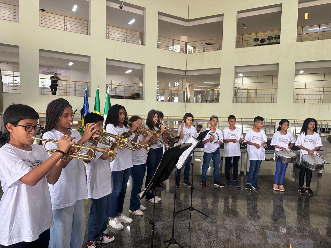 No momento, você está visualizando Goiânia entrega novos instrumentos a bandas escolares para fortalecer educação musical