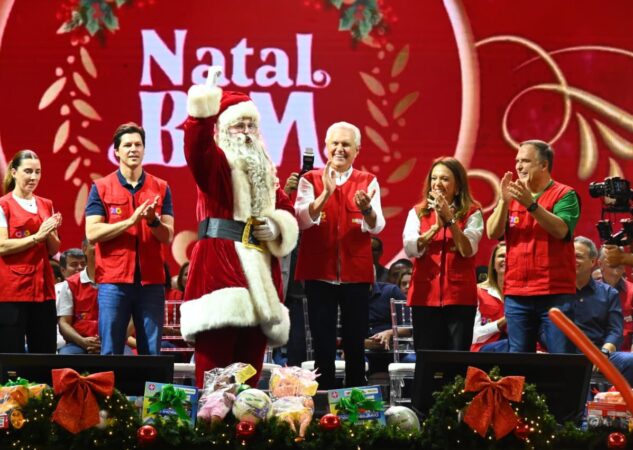 Mabel participa da entrega de 20 mil brinquedos do Natal do Bem em Goiânia
