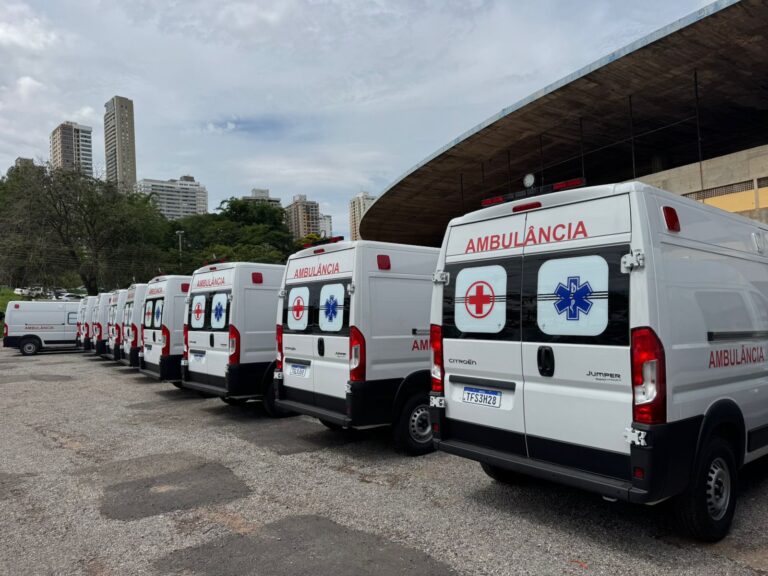 Leia mais sobre o artigo VALPARAÍSO DE GOIÁS RECEBE NOVAS AMBULÂNCIAS E VEÍCULOS PARA A SAÚDE