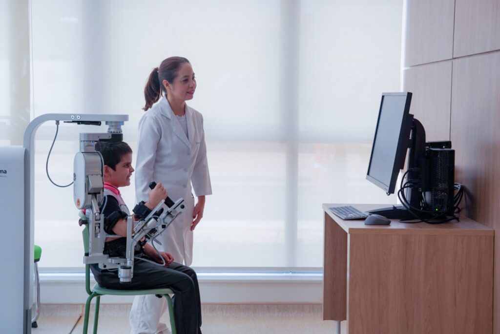 No momento, você está visualizando Cora: robôs suíços ajudam crianças com câncer a recuperar movimentos