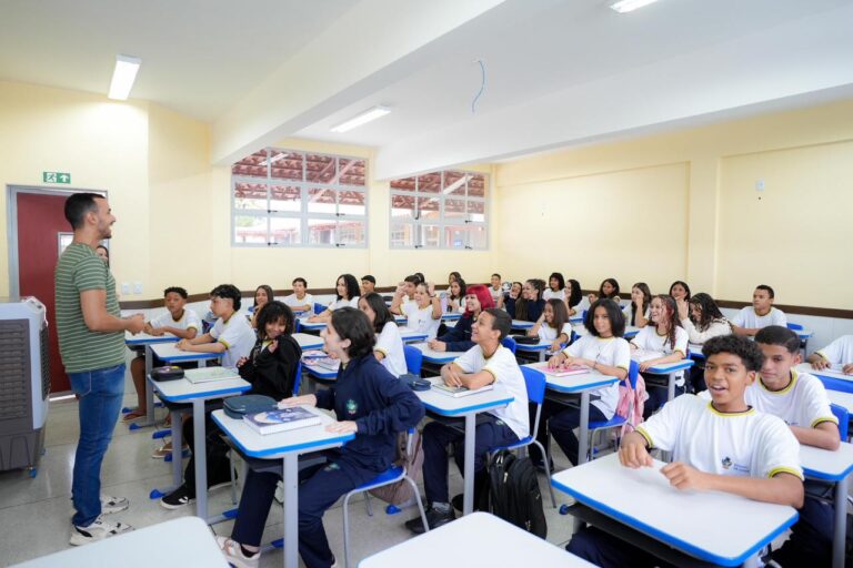 Leia mais sobre o artigo Inauguração do Colégio Estadual José Bonifácio da Silva em Aparecida de Goiânia abre ano letivo de 2026
