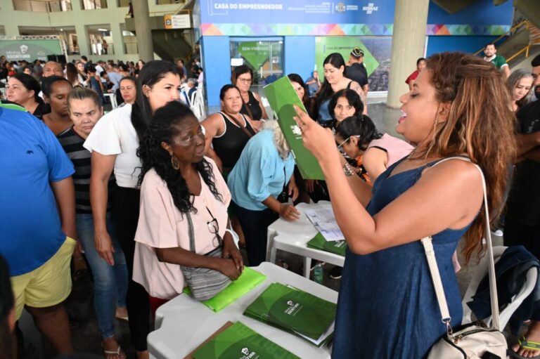 Leia mais sobre o artigo Mais de 5 mil famílias são beneficiadas com escritura habitacional em Goiânia