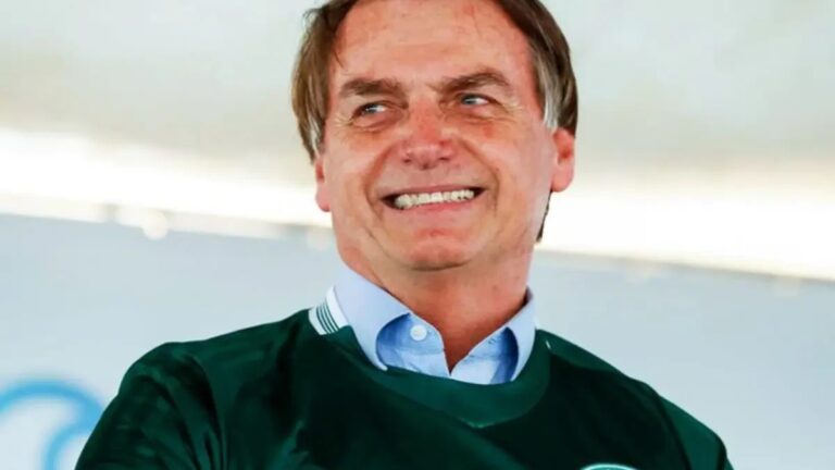 Leia mais sobre o artigo Cirurgia de Bolsonaro ocorreu dentro do previsto e sem intercorrências, diz médico