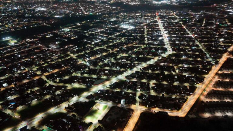 Leia mais sobre o artigo Prefeitura de Aparecida disponibiliza três canais para solicitação de troca de lâmpadas na cidade