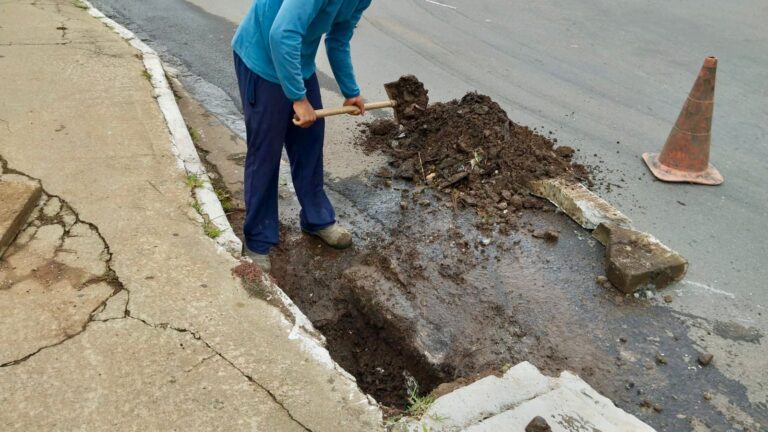 Leia mais sobre o artigo Prefeitura de Aparecida intensifica ações preventivas de infraestrutura com limpeza de bocas de lobo