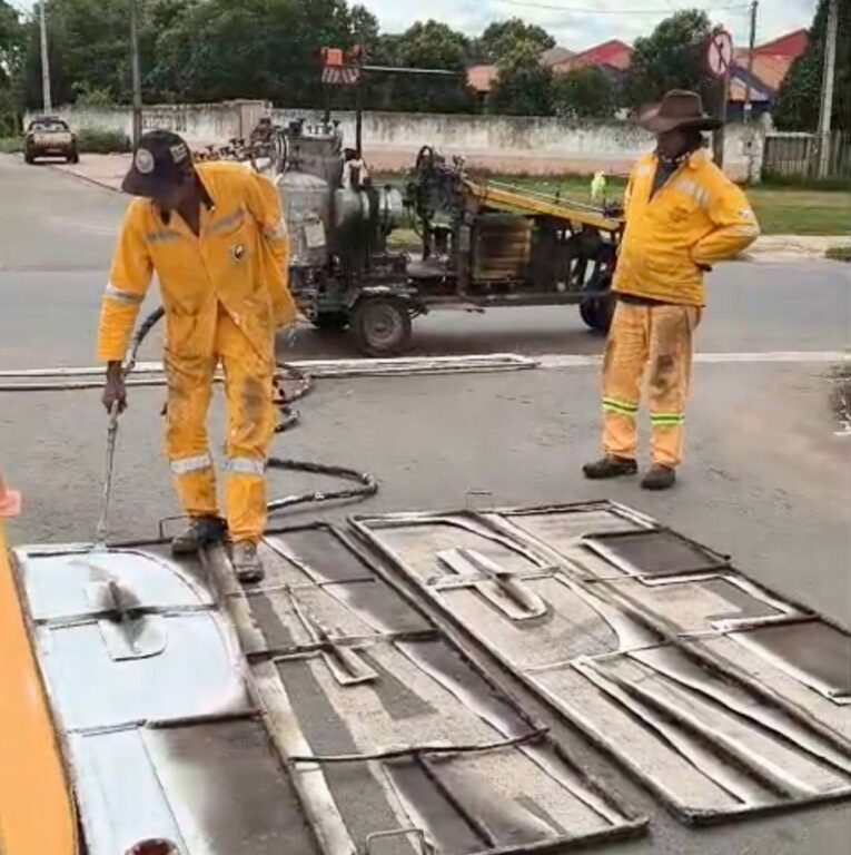 Leia mais sobre o artigo Prefeitura de Aparecida renova sinalização de trânsito no entorno de escolas e CMEIs