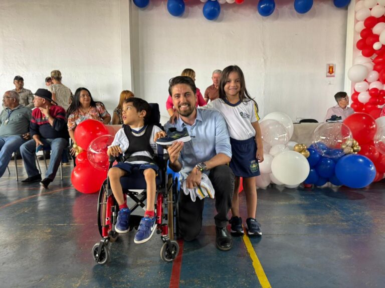 Leia mais sobre o artigo EDUCAÇÃO DE VALPARAÍSO GANHA NOVOS INVESTIMENTOS COM ENTREGAS EM TRÊS ESCOLAS