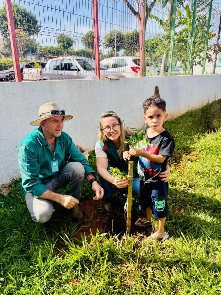 Leia mais sobre o artigo MotoGP Goiânia: plantio de 1,5 mil mudas nativas no Parque das Flores reúne estudantes e motoclubes