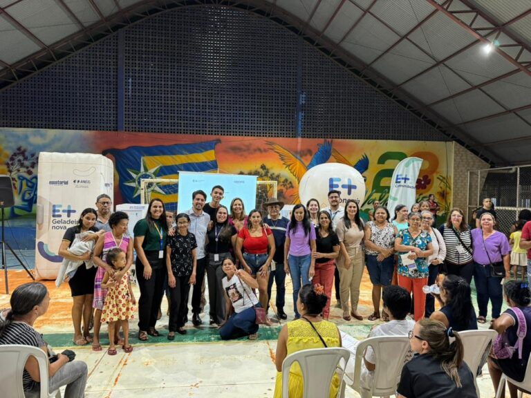 Leia mais sobre o artigo MUTIRÃO DA EQUATORIAL BENEFICIA FAMÍLIAS DE VALPARAÍSO COM GELADEIRAS NOVAS, TROCA DE LÂMPADAS E CURSO GRATUITO