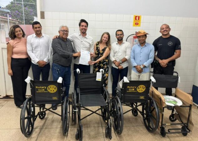 PREFEITURA DE VALPARAÍSO RECEBE DOAÇÃO DE CADEIRAS DE RODAS E CADEIRA DE BANHO EM PARCERIA COM O ROTARY CLUB