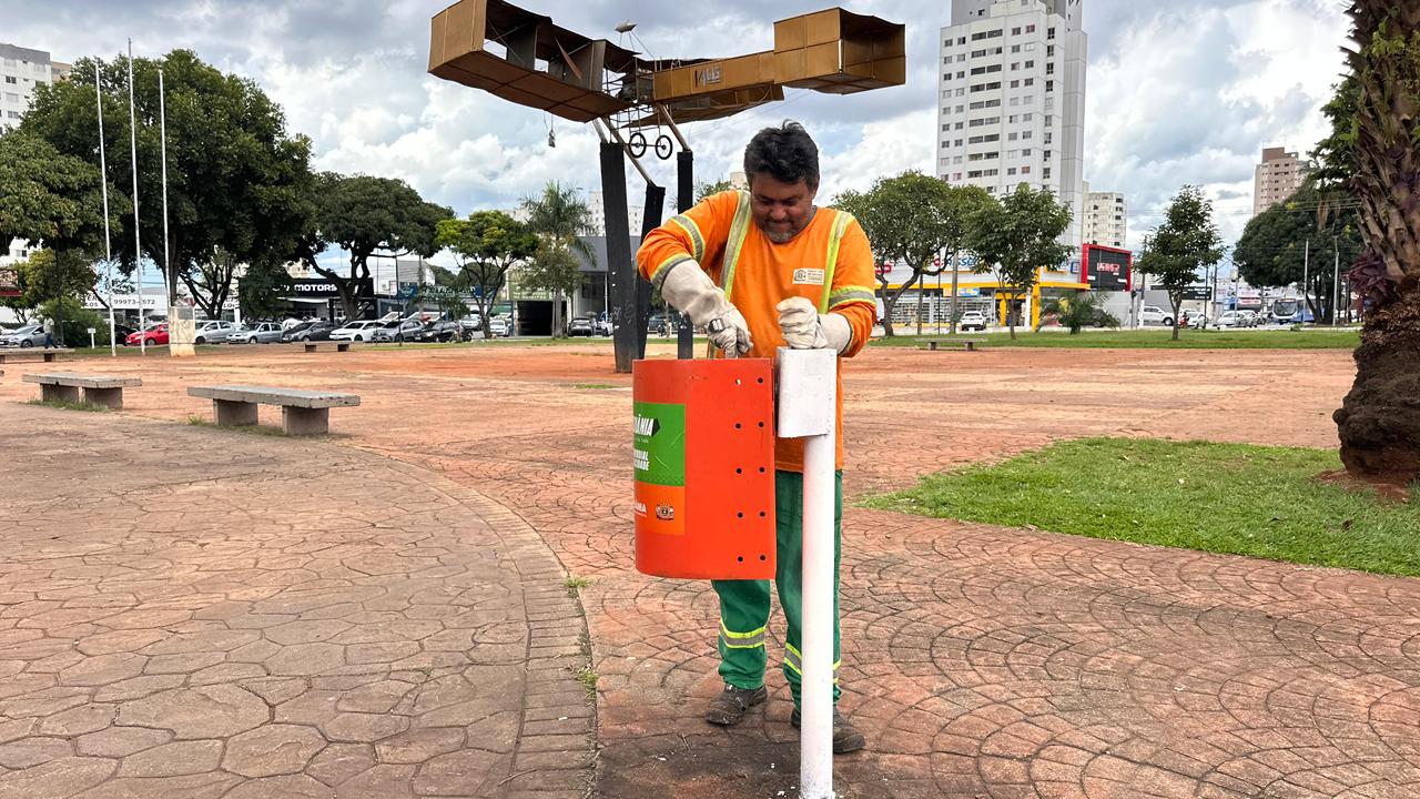 No momento, você está visualizando Prefeitura de Goiânia instala mais de 700 lixeiras de LED em ruas, avenidas e praças em uma semana