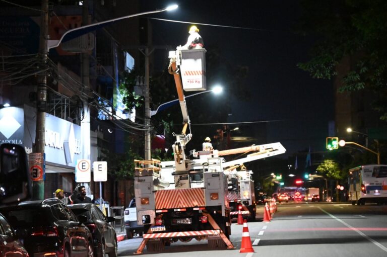 Leia mais sobre o artigo Brilha Goiânia: saiba como solicitar manutenção e reparo de iluminação pública