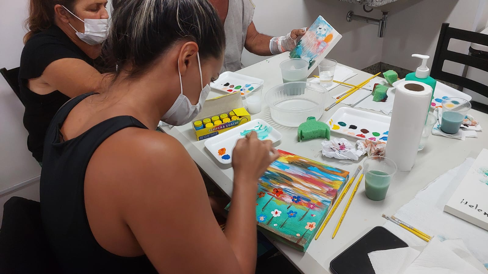 No momento, você está visualizando HMAP promove oficinas de arte e artesanato para pacientes e acompanhantes