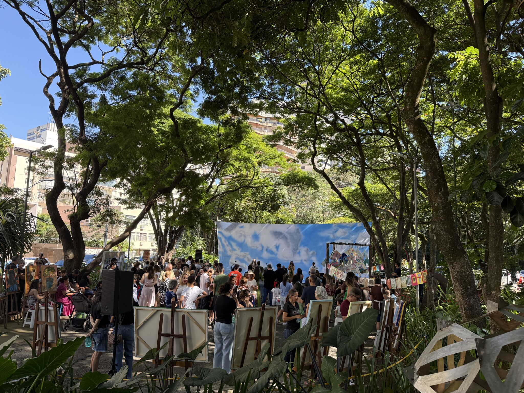 No momento, você está visualizando Manhã cultural no Bosque dos Buritis reúne alunos e famílias do Centro Livre de Artes
