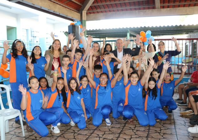“Faz a gente se sentir parte da escola”, dizem estudantes durante entrega de uniformes da Rede Municipal de Educação