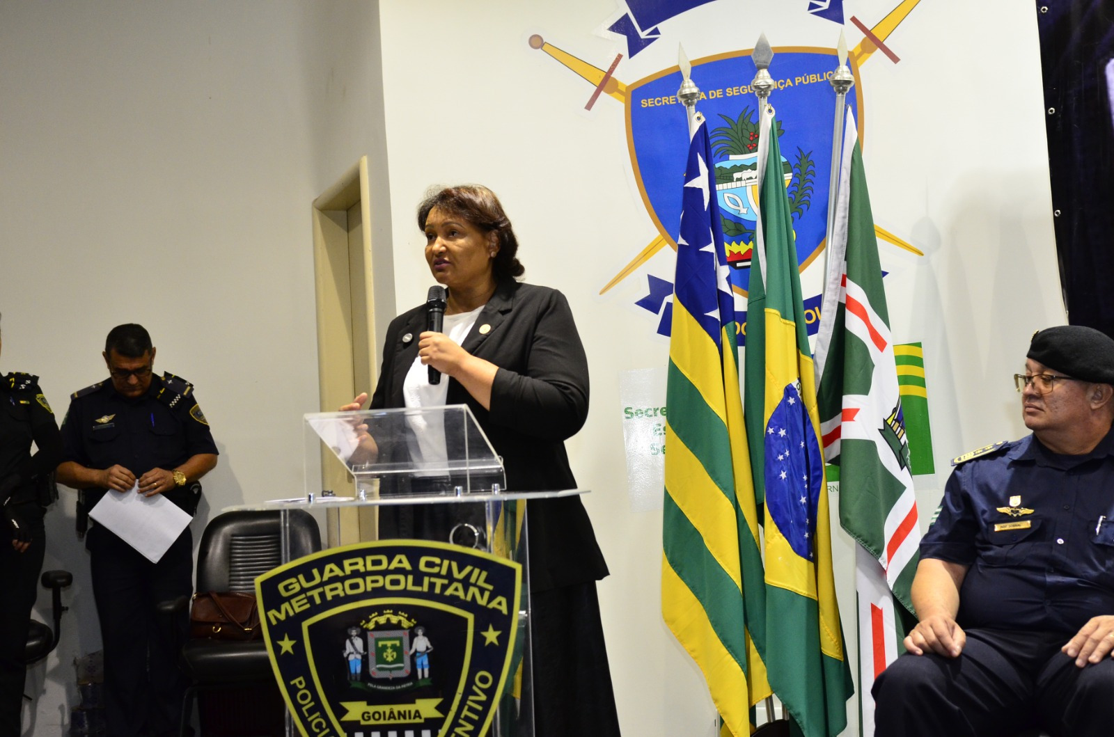 No momento, você está visualizando Goiânia passa a integrar o Programa Município Mais Seguro e reforça a GCM com tasers, sprays e R$ 2,8 milhões em investimentos
