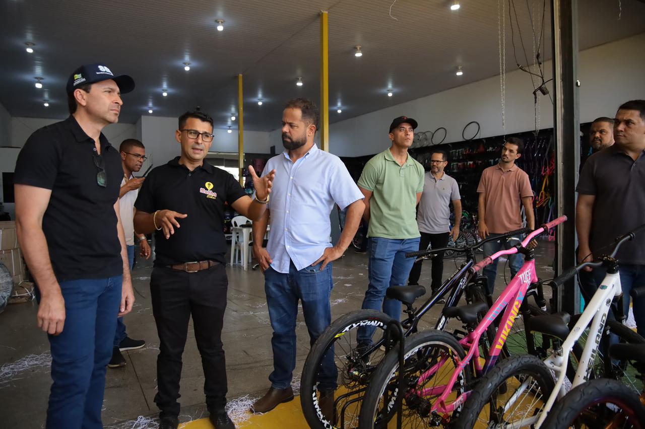 No momento, você está visualizando Prefeito Vilela mantém agenda no feriado com vistorias no Jardim Tiradentes