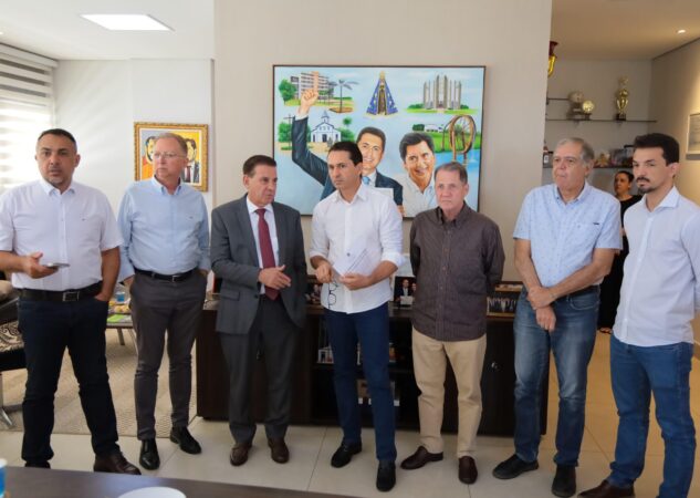 Prefeito Vilela e senador Vanderlan anunciam início das obras de asfalto no Rosa dos Ventos e novos investimentos para Aparecida