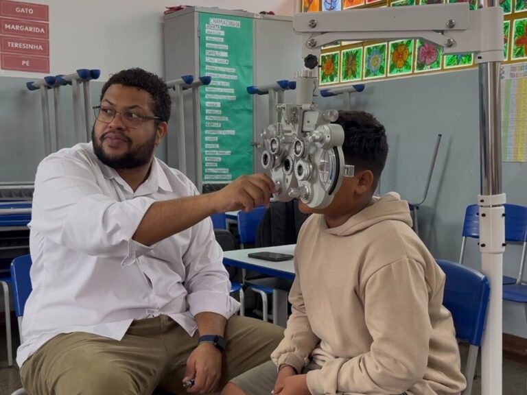 Leia mais sobre o artigo Prefeitura leva exames oftalmológicos a 250 estudantes da Escola Municipal Honestino Guimarães, em Goiânia