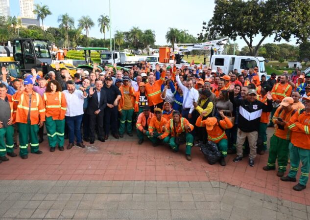 Prefeito Sandro Mabel apresenta nova frota da Comurg com 167 equipamentos