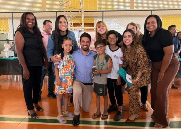 PROJETO ENXERGANDO O FUTURO BENEFICIA 342 ESTUDANTES DA REDE MUNICIPAL COM ENTREGA GRATUITA DE ÓCULOS