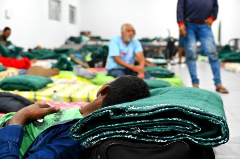 Leia mais sobre o artigo Prefeitura amplia acolhimento e disponibiliza 70 vagas emergenciais para pessoas em situação de rua durante o frio
