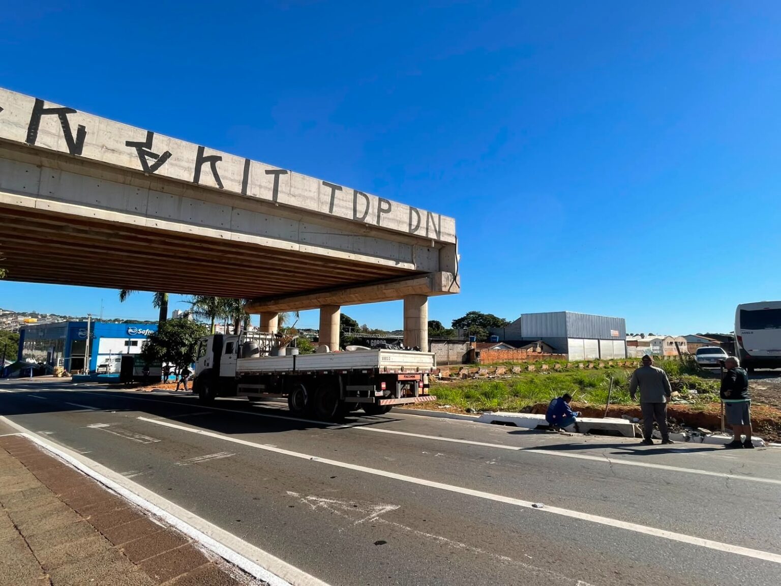 No momento, você está visualizando Após consulta à população, Prefeitura inicia readequação viária na Avenida Castelo Branco com entrega prevista em 60 dias