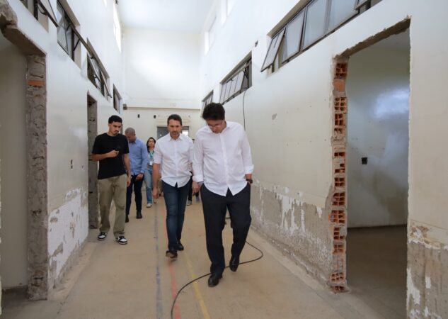 Prefeito Vilela visita obras da Saúde e cobra cumprimento de prazos de entrega das construções