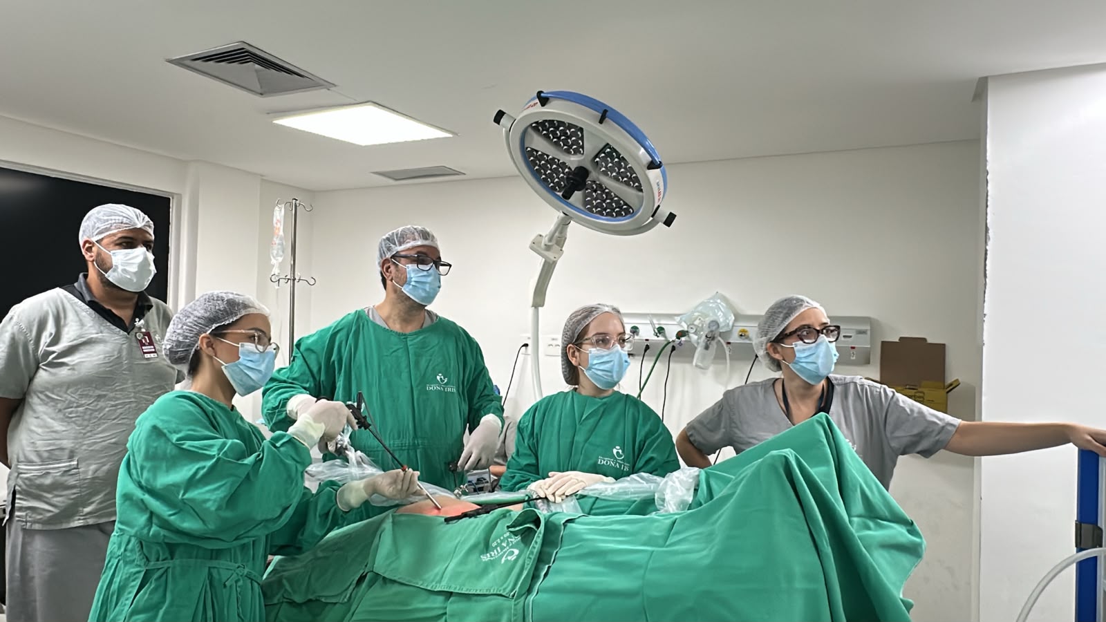 No momento, você está visualizando Hospital e Maternidade Dona Iris amplia cirurgias ginecológicas por vídeo com nova torre de tecnologia avançada