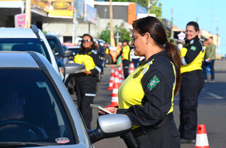 Leia mais sobre o artigo SET realiza ação educativa para reforçar prioridade ao pedestre em pontos de Direita Livre neste sábado na Avenida T‑3