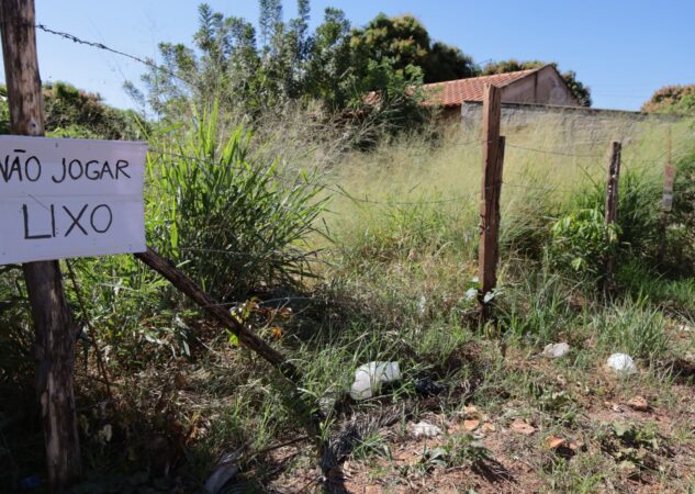 Prefeitura de Aparecida regulamenta limpeza de lotes baldios e reforça responsabilidade dos proprietários
