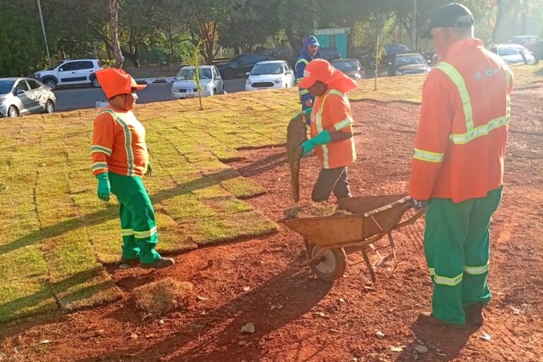 Leia mais sobre o artigo Prefeitura de Goiânia transforma terreno baldio de quase 7 mil m² em frente ao Parque Vaca Brava com novo paisagismo