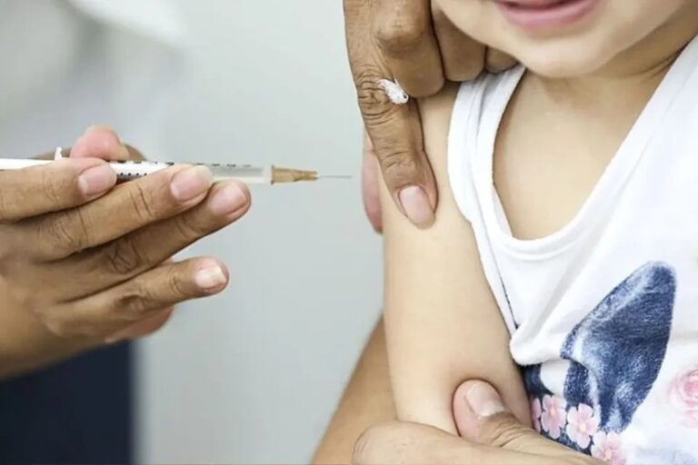 Leia mais sobre o artigo Com apelo aos pais, Goiás lança Campanha Nacional de Multivacinação 2026