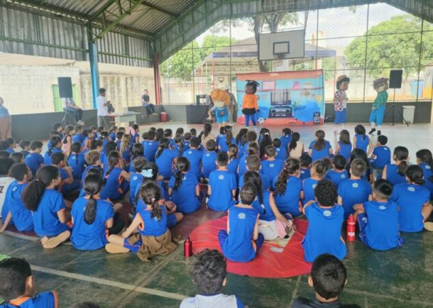 Manchete: Projeto Pipas alerta alunos de Goiânia sobre riscos de pipas em redes elétricas