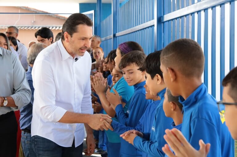 Leia mais sobre o artigo Rede municipal de ensino de Aparecida melhora desempenho no IDEB em 2025 e registra avanços em alfabetização e fluxo escolar